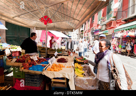 Die engen Gassen von Neapel, Italien Stockfoto