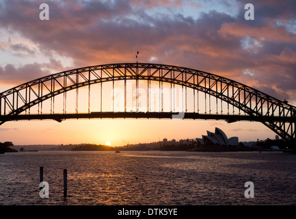 Sydney Harbour Bridge und Opera House Sunrise Dawn aus Blues Punkt Sydney New South Wales NSW Australia Stockfoto