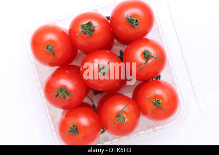 Cherry-Tomaten in einem Plastikbehälter Stockfoto