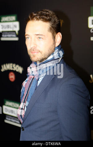 Dublin, Irland. 19. Februar 2014. Regisseur Jason Priestley posiert für die Kameras bei der Foto-Shooting für 'Cas & Dylan'. Regisseur Jason Priestley, Produzent Mark Montefiore und Darsteller Richard Dreyfuss besuchte das Foto-Shooting für 'Cas & Dylan'. Der Film wurde im Rahmen des 2014 Jameson Dublin International Film Festival gezeigt. Bildnachweis: Michael Debets/Alamy Live-Nachrichten Stockfoto