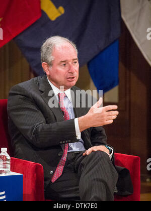 Dallas, TX, USA. 19. Februar 2014. Stephen A. Schwarzman, Gründer und CEO von Blackstone, die 80 Unternehmen umfasst hat versprochen, 50.000 Veteranen in fünf Jahren zu mieten. In den 9 Monaten seit Gründung sie 10.000, eingestellt haben, sagte er bei der Stärkung unserer Nation Krieger Gipfel am George W. Bush Institut. Bildnachweis: J. G. Domke/Alamy Live-Nachrichten Stockfoto