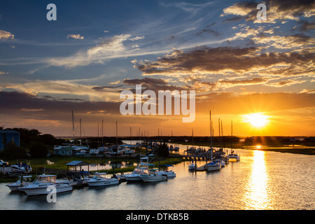 Sonnenuntergang über Tiger Point Marina, Amelia Island, Florida Stockfoto