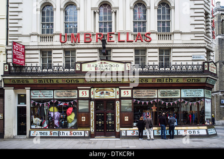 Der berühmte Dach Shop auf New Oxford Street, London .de.  James Smith & Söhne. Gegründet im Jahre 1830. Stockfoto