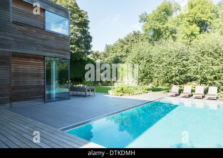 Modernes Haus und pool Stockfoto