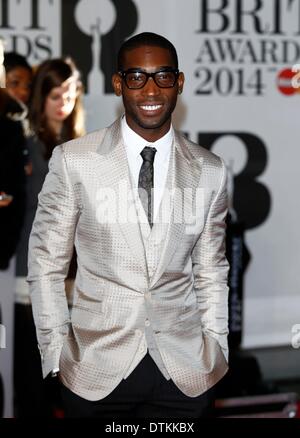 London, UK. 19. Februar 2014. Tinie Tempah kommt bei den BRIT Awards 2014 in O2 Arena in London, Großbritannien, im 19. Februar 2014. Foto: Hubert B? sl Credit: Dpa picture-Alliance/Alamy Live News Stockfoto