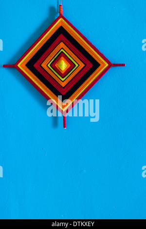 Huichol (Mexiko) Kunst Handwerk - Ojo de Dios - Stockfoto