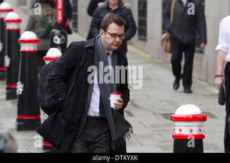 London UK. 20. Februar 2014. Ehemalige Downing Street Direktor von Kommunikationen Andy Coulson kommt im Old Bailey. Rebekah Brooks zusammen mit ehemaligen Downing Street Direktor von Kommunikationen Andy Coulson und sechs andere Beklagten Gesicht Telefon hacking Gebühren von Prominenten und Opfer von Straftaten durch die mittlerweile aufgelösten New World Zeitung Credit: Amer Ghazzal/Alamy Live-Nachrichten Stockfoto