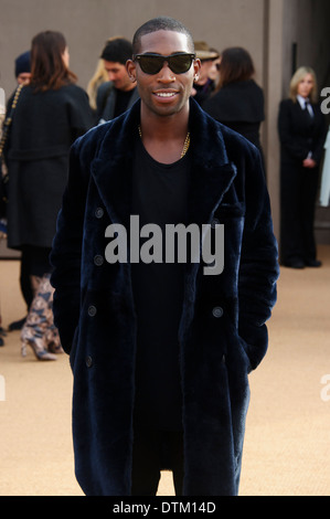 Tinie Tempah kommt für die Burberry Prorsum Womenswear-Kollektion. Stockfoto