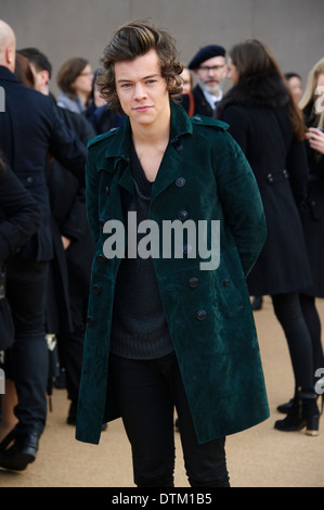 Harry Styles kommt für die Burberry Prorsum Womenswear-Kollektion. Stockfoto