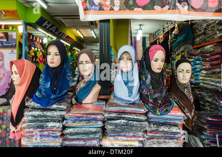 Prüfpuppe Köpfe der Frauen die traditionellen malaysischen Kopftuch bezeichnet eine Tudong, Kuala Lumpur, Malaysia Stockfoto