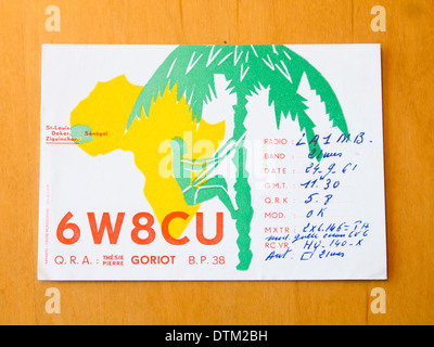 Vintage Qsl-Karten geschickt zwischen Funkamateuren - Schinken Betreibern - bei der ersten Kontaktaufnahme aus dem Senegal nach Norwegen 1961 Stockfoto