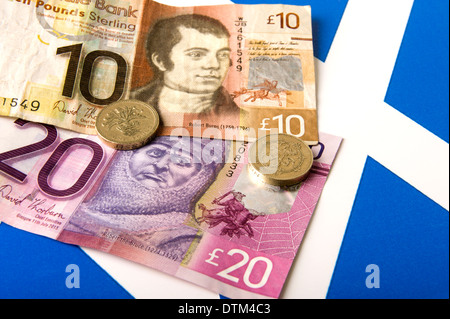 Unabhängigkeit Schottlands allgemeines Bild der schottischen Geld auf ein kleines Kreuz von St Andrew Stockfoto