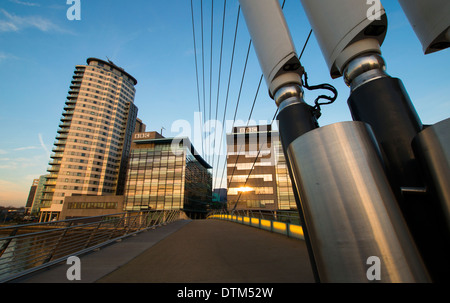 Abenddämmerung in Salford Quays in Manchester, England UK Stockfoto