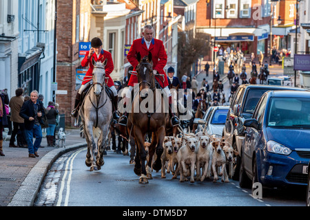 Die Southdown und Eridge Jagd kommen für ihre jährliche Boxing Day Meeting, Lewes, Sussex, England Stockfoto