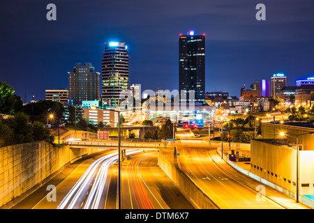 Knoxville, Tennessee, USA Innenstadt in der Nacht. Stockfoto