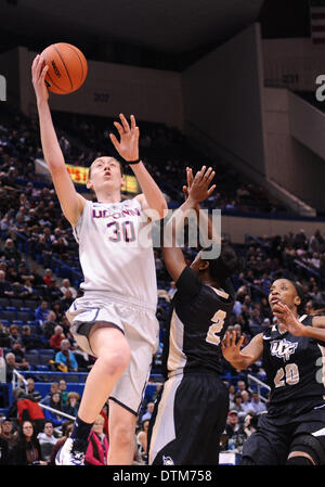 Hartford, CT, USA. 19. Februar 2014. Mittwoch, 19. Februar 2014: UConn Huskies Guard-Forward Breanna Stewart (30) Laufwerke in den Korb gegen Central Florida Ritter Garde Andrea Hines (2) während der 1. Hälfte der NCAA Womens Basketball-Spiel zwischen Central Florida und Connecticut im XL Center in Hartford, CT. Bill Shettle / Cal Sport Media. © Csm/Alamy Live-Nachrichten Stockfoto