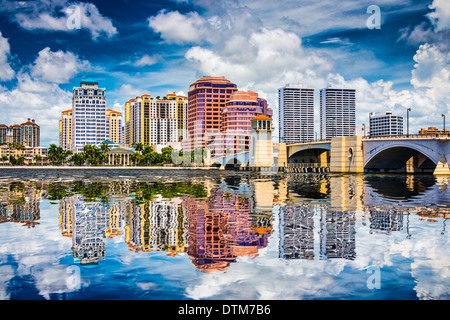 West Palm Beach, Florida, USA Innenstadt über den Intracoastal Waterway.