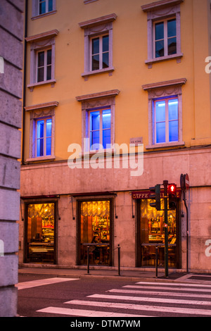 Die schöne Stadt Triest gepflanzt vor der Adria Stockfoto