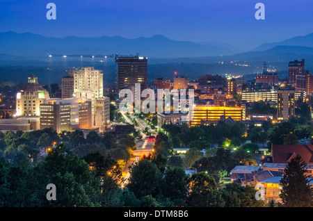 Asheville, North Carolina, USA in der Dämmerung. Stockfoto