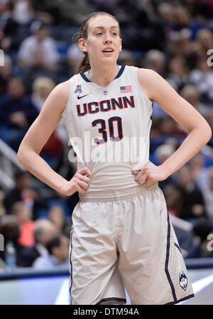 Hartford, CT, USA. 19. Februar 2014. Mittwoch, 19. Februar 2014: UConn Huskies blickt Guard-Forward Breanna Stewart (30) auf in die 2., die Hälfte der NCAA Womens Basketball-Spiel zwischen Central Florida und Connecticut im XL Center in Hartford, CT. UConn UCF 83-35 sehr leicht gewonnen. Bill Shettle / Cal Sport Media. © Csm/Alamy Live-Nachrichten Stockfoto