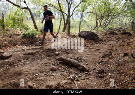 Extremsport, Läufer in die 25k "Fuego y Agua" auf der Insel Ometepe, Nicaragua Rennen Stockfoto