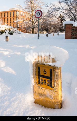 Hydrant Wasserzeichen verwenden imperiale Maßeinheiten Stockfoto