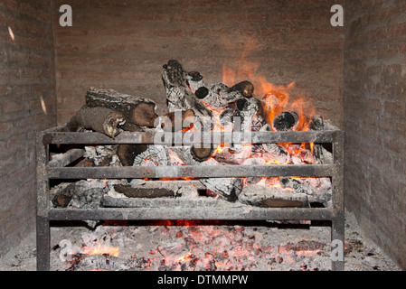 Argentinien, Buenos Aires, Estancia Santa Susana. Traditionelle Ranch BBQ Pit. Stockfoto