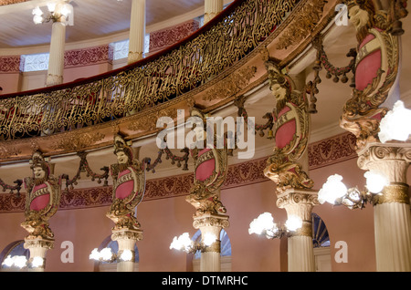 Brasilien, Amazonas, Manaus. Historische Manaus Opera House, ca. 1882, im neoklassischen Stil erbaut. National Historic Landmark erklärt. Stockfoto