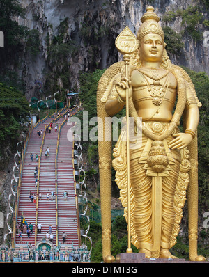 Lord Murugan Hindu Gott Gottheit Statur im indischen Tempel Eingang bei Batu Caves in Kuala Lumpur Stockfoto