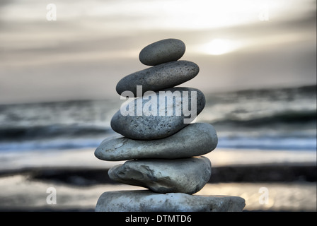 Stein-Turm am Strand Stockfoto