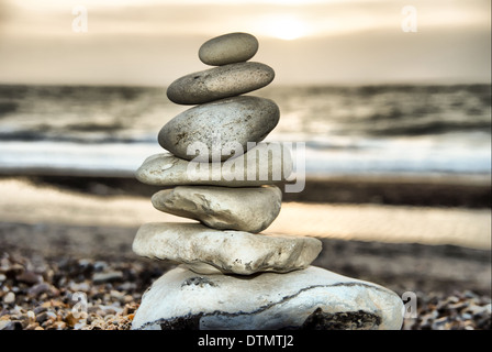 Stein-Turm am Strand Stockfoto