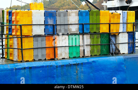 Container auf dem Frachtschiff. Stockfoto