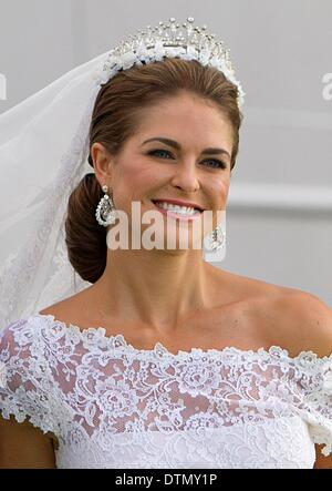 Stockholm, Schweden. 8. Juni 2013. Prinzessin Madeleine angekommen Evert Taubes Terrass auf Riddarholmen, nach ihrer Hochzeit mit Christopher O'Neill in Stockholm, Schweden, 8. Juni 2013. Foto: Albert Nieboer / / Dpa/Alamy Live News Stockfoto