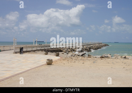 Brasilien, Fortaleza. Futuro-Strand und Pier, beliebten Strand, die Fronten die Innenstadt entlang der Avenida Dioguinho. Stockfoto