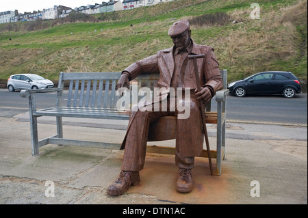 Freddie Gilroy & Belsen Nachzügler Bildhauerei am Nordstrand in Scarborough North Yorkshire England UK Stockfoto