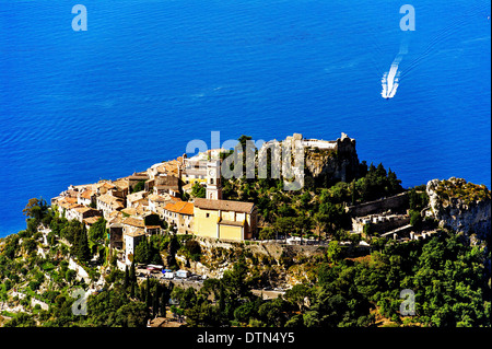 Europa, Frankreich, Alpes-Maritimes. Das berühmte hochgelegene Dorf Eze. Stockfoto