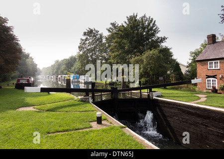 Haw Schloss, Fluss Wey Navigation, Surrey, UK Stockfoto