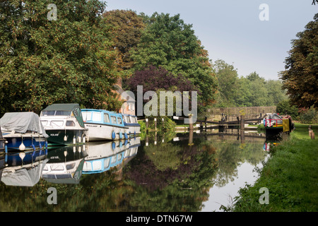 Haw Schloss, Fluss Wey Navigation, Surrey, UK Stockfoto