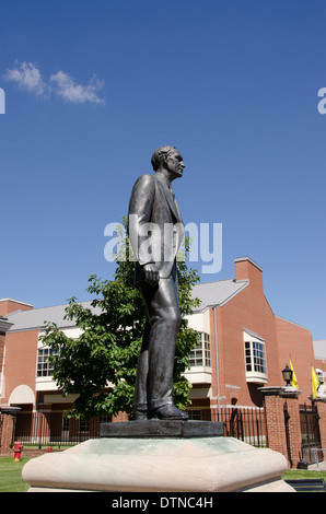 Michigan, Dearborn. Henry Ford Museum, National Historic Landmark erklärt. Statue von Henry Ford. Stockfoto