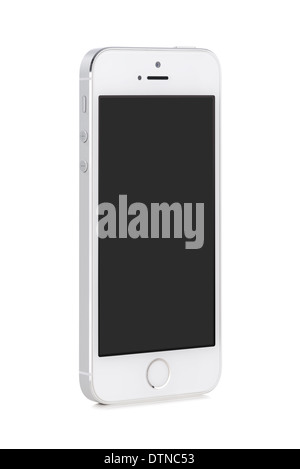 Bottom-up-Sicht auf gedreht auf ein spitzer Winkel, der weiße moderne mobile smart Phone mit unbelegten Schirm isoliert auf weißem Hintergrund. Stockfoto