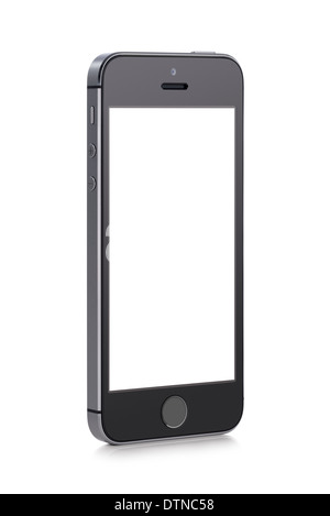 Bottom-up-Sicht auf gedreht auf einen leichten Winkel schwarz moderne mobile Smartphone mit unbelegten Schirm isoliert auf weißem Hintergrund. Stockfoto