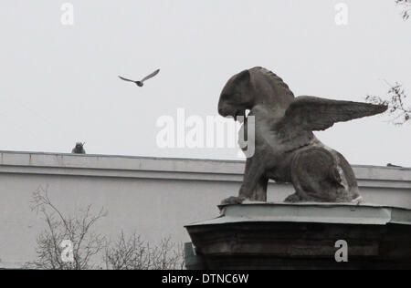 Kiew, Ukraine. 20. Februar 2014. Scharfschütze Position auf dem Gebäude des Zies Credit: © Sergii Kharchenko/NurPhoto/ZUMAPRESS.com/Alamy Live News Stockfoto