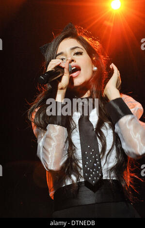 Austin, Texas, USA. 19. Februar 2014. Normani Hamilton der Band fünfte Harmonie, aus der zweiten Staffel von X Factor, waren die erste Vorband für die Demi Lovato NEON LIGHTS TOUR im Toyota Center am 19. Februar 2014 in Houston, Texas - USA-Credit: Manuel Nauta/NurPhoto/ZUMAPRESS.com/Alamy Live News Stockfoto