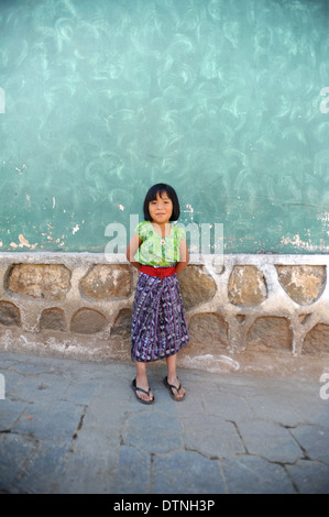 Ein Maya indigene Mädchen in San Juan La Laguna, Solola, Guatemala. Stockfoto