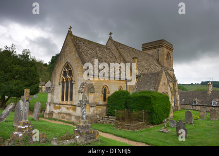 Kirche St. Barnabus in der malerischen Cotswolds Dorf Snowshill, Worcestershire, England. Sommer (Juli) 2010. Stockfoto