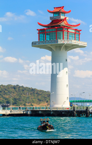 Roten chinesischen Leuchtturm auf der Insel Si-Chang, Thailand Stockfoto