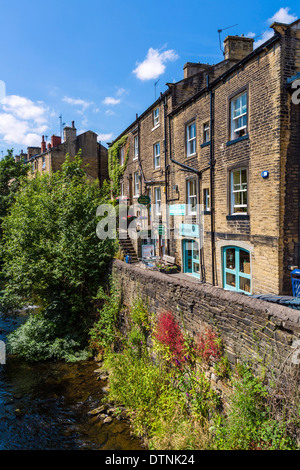 Fluß Holme und faltig Strumpf Cafe (Compo Haus im letzten Sommer-Wein), Holmfirth, West Yorkshire, England, UK Stockfoto