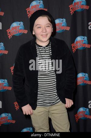 New York, NY, USA. 21. Februar 2014. Benjamin Stockham bei einem öffentlichen Auftritt für Benjamin Stockham fördert die NBC Serie ABOUT A BOY, Planet Hollywood Times Square, New York, NY 21. Februar 2014. Bildnachweis: Derek Sturm/Everett Collection/Alamy Live-Nachrichten Stockfoto