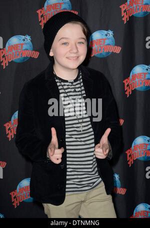 New York, NY, USA. 21. Februar 2014. Benjamin Stockham bei einem öffentlichen Auftritt für Benjamin Stockham fördert die NBC Serie ABOUT A BOY, Planet Hollywood Times Square, New York, NY 21. Februar 2014. Bildnachweis: Derek Sturm/Everett Collection/Alamy Live-Nachrichten Stockfoto