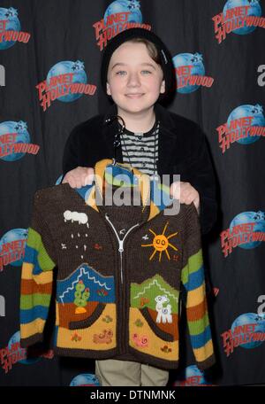 New York, NY, USA. 21. Februar 2014. Benjamin Stockham bei einem öffentlichen Auftritt für Benjamin Stockham fördert die NBC Serie ABOUT A BOY, Planet Hollywood Times Square, New York, NY 21. Februar 2014. Bildnachweis: Derek Sturm/Everett Collection/Alamy Live-Nachrichten Stockfoto